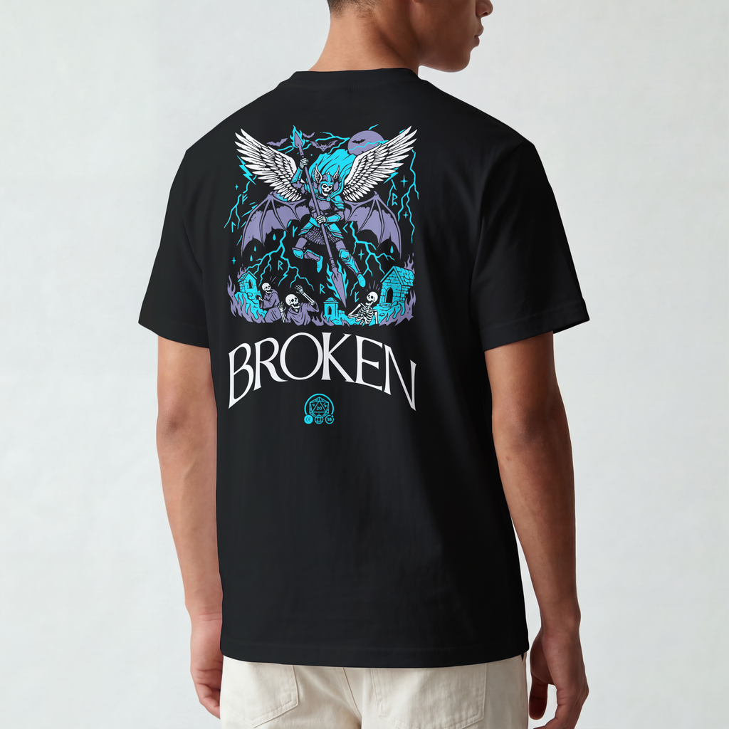完全に破れたTシャツ