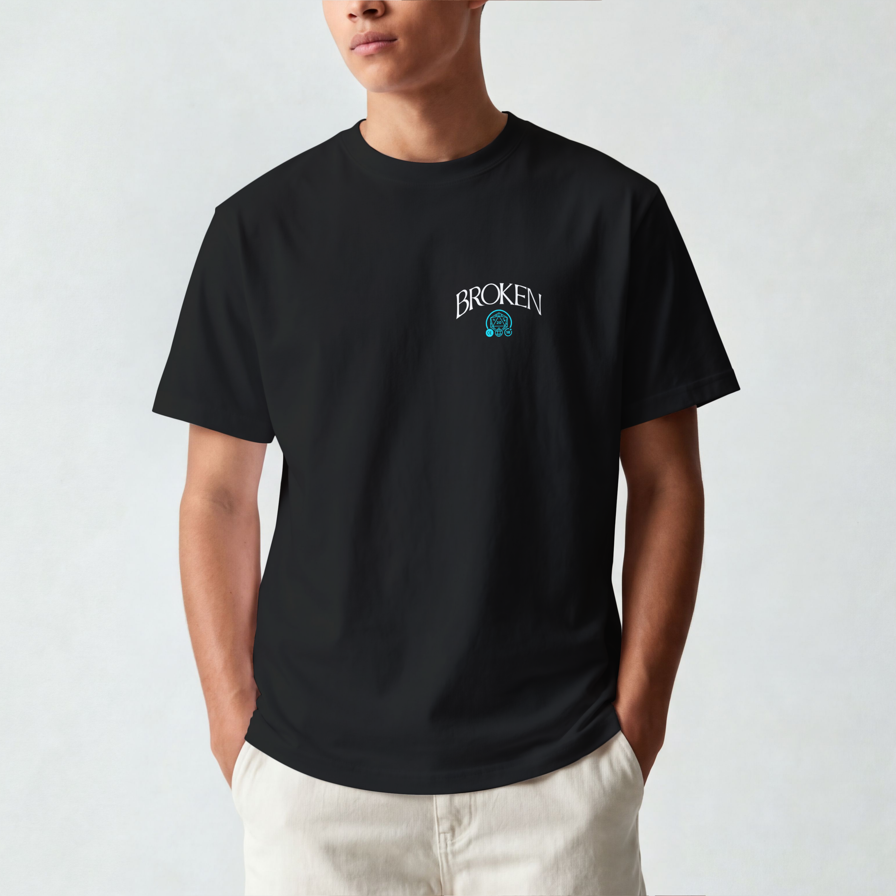 完全に破れたTシャツ