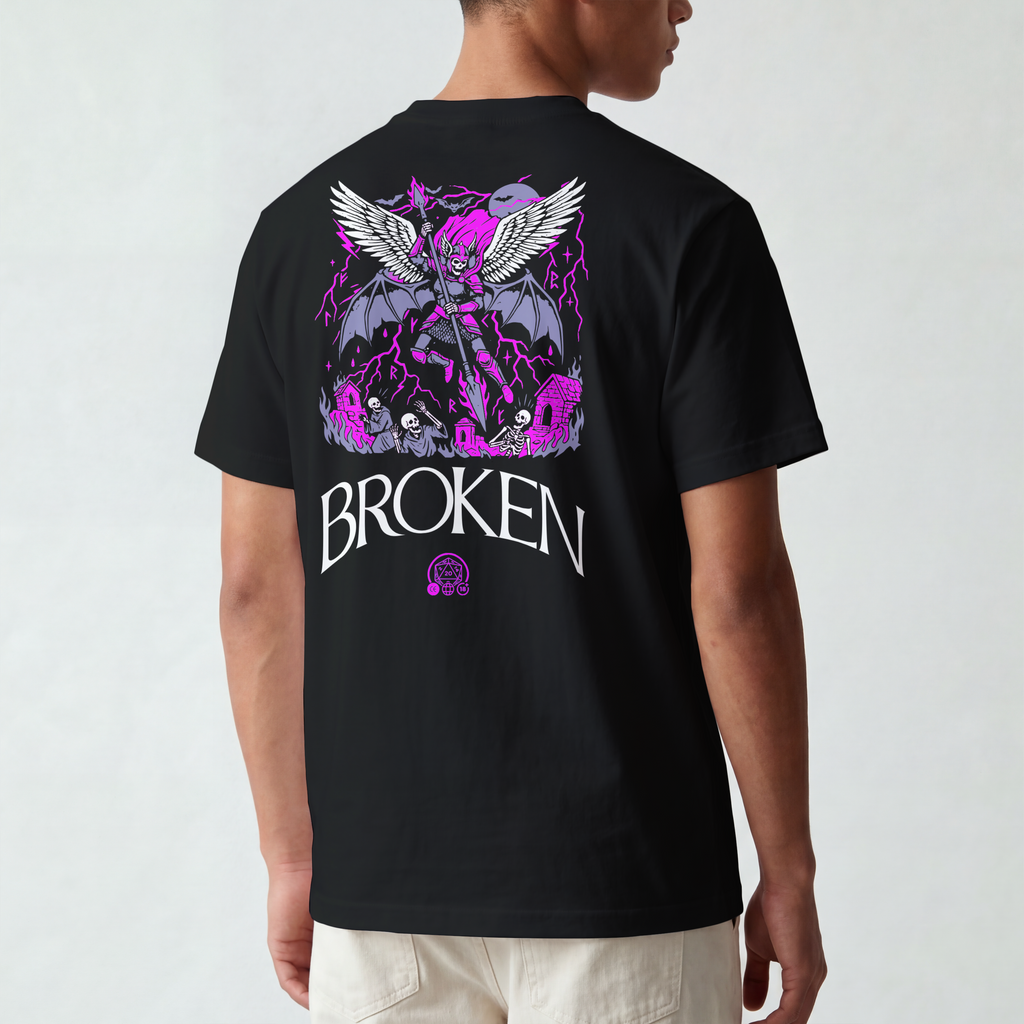 完全に破れたTシャツ