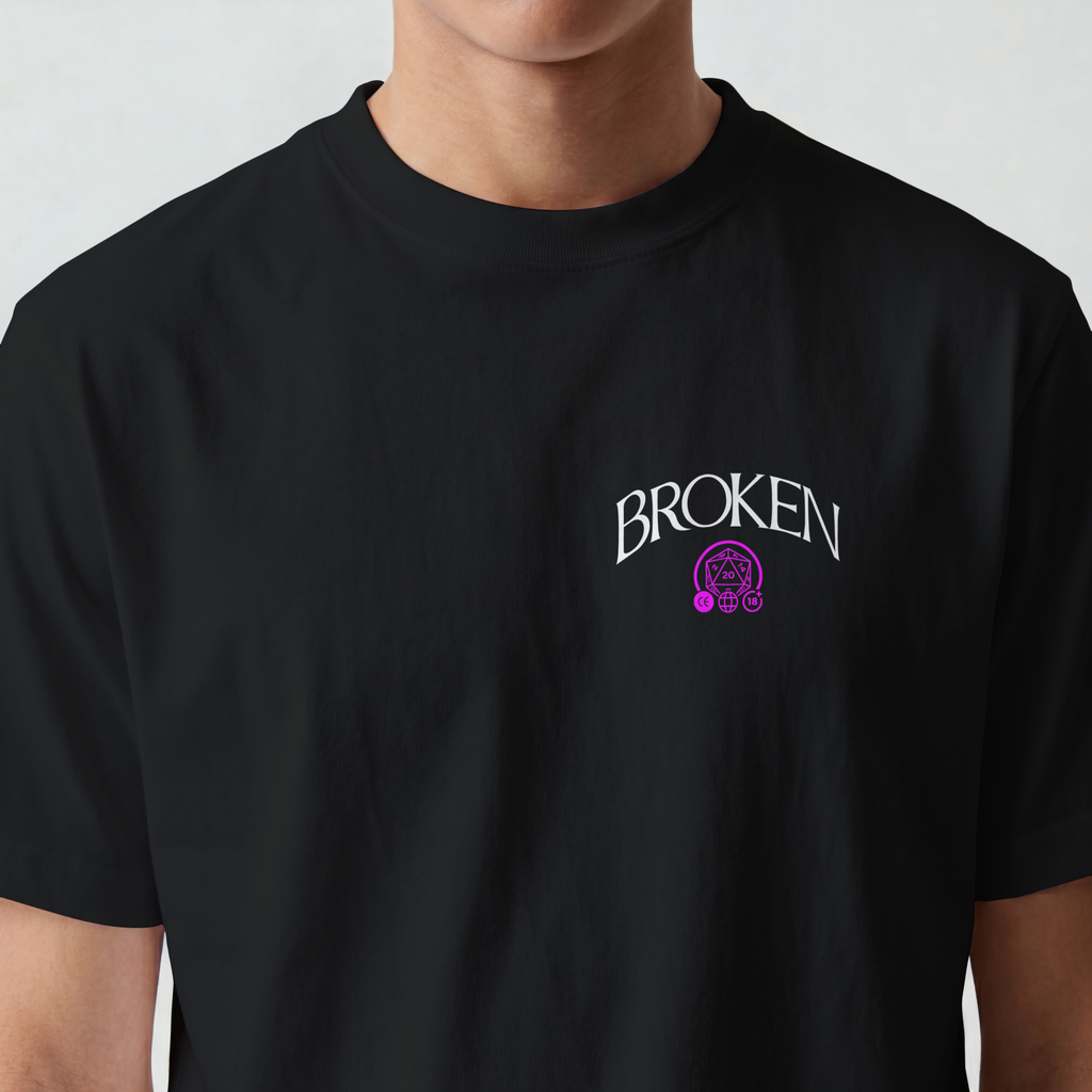 完全に破れたTシャツ