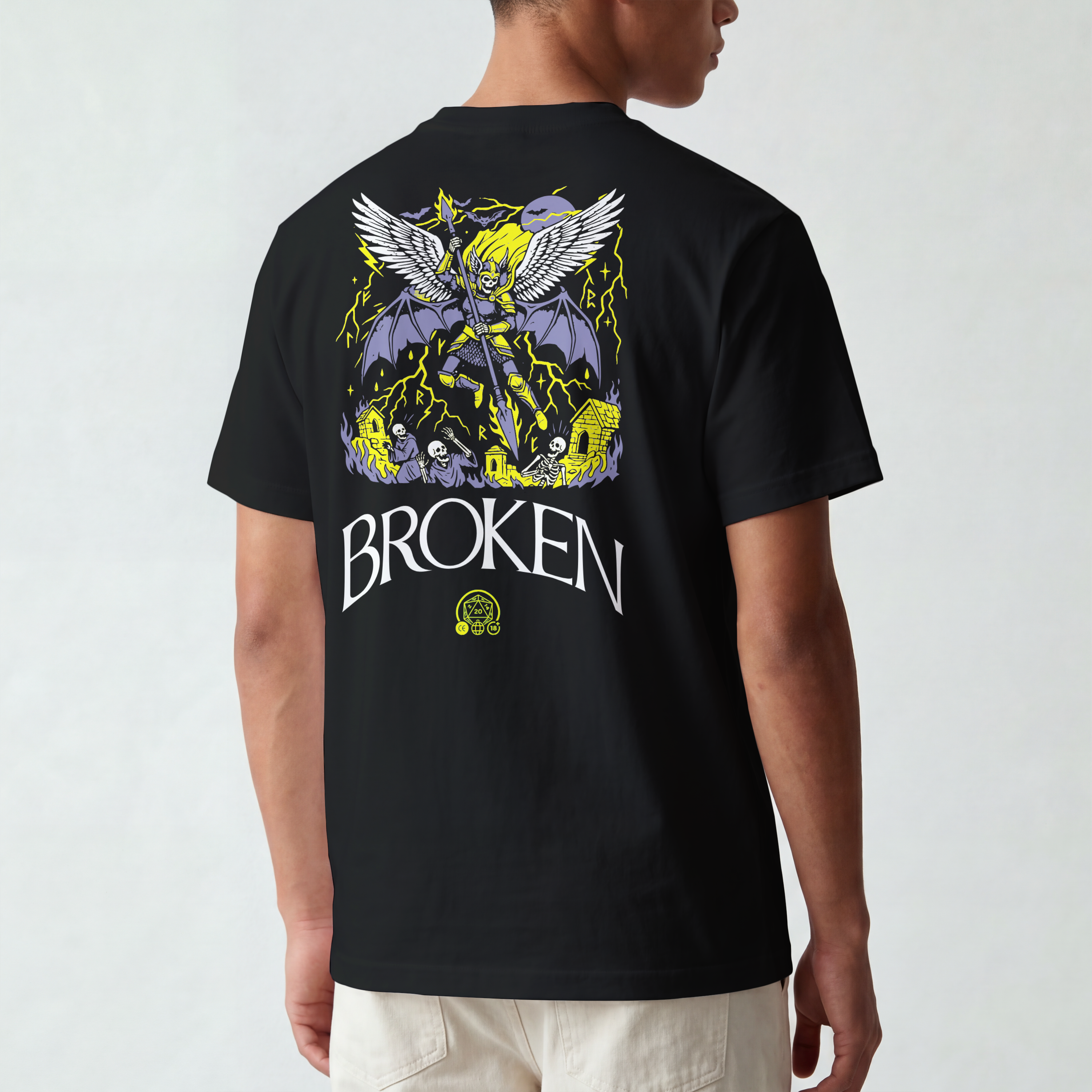 完全に破れたTシャツ